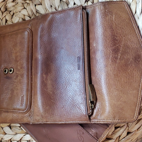 Vintage Fossil Leather Wallet w/ Checkbook - Picture 10 of 10